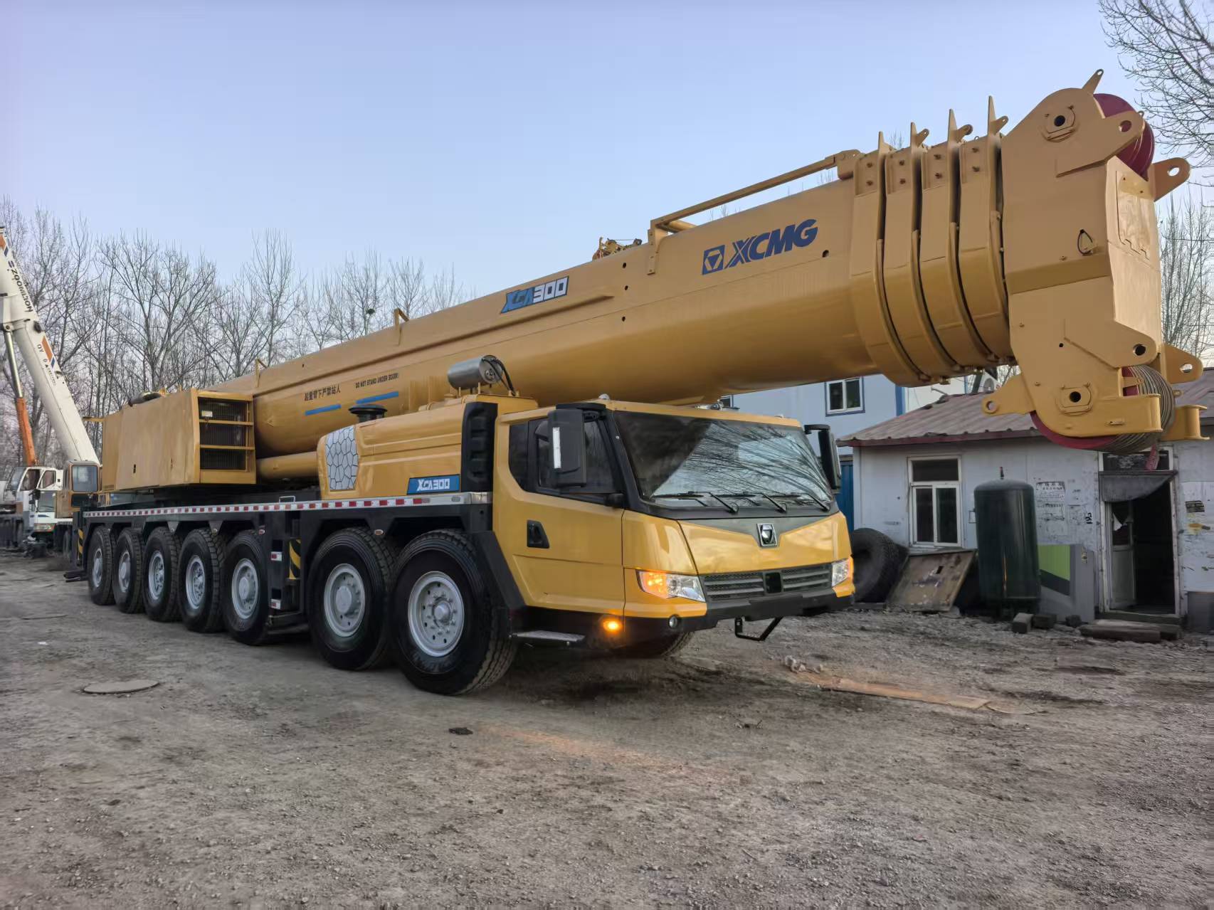 USED XCA300 300T TRUCK CRANE FOR SALE 2
