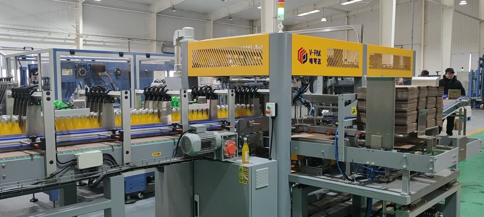 Confezionatrice automatica a 5 stazioni per bottiglie di vetro rotonde di bibite gassate - Serie WKD-DGB (tipo Y) 1