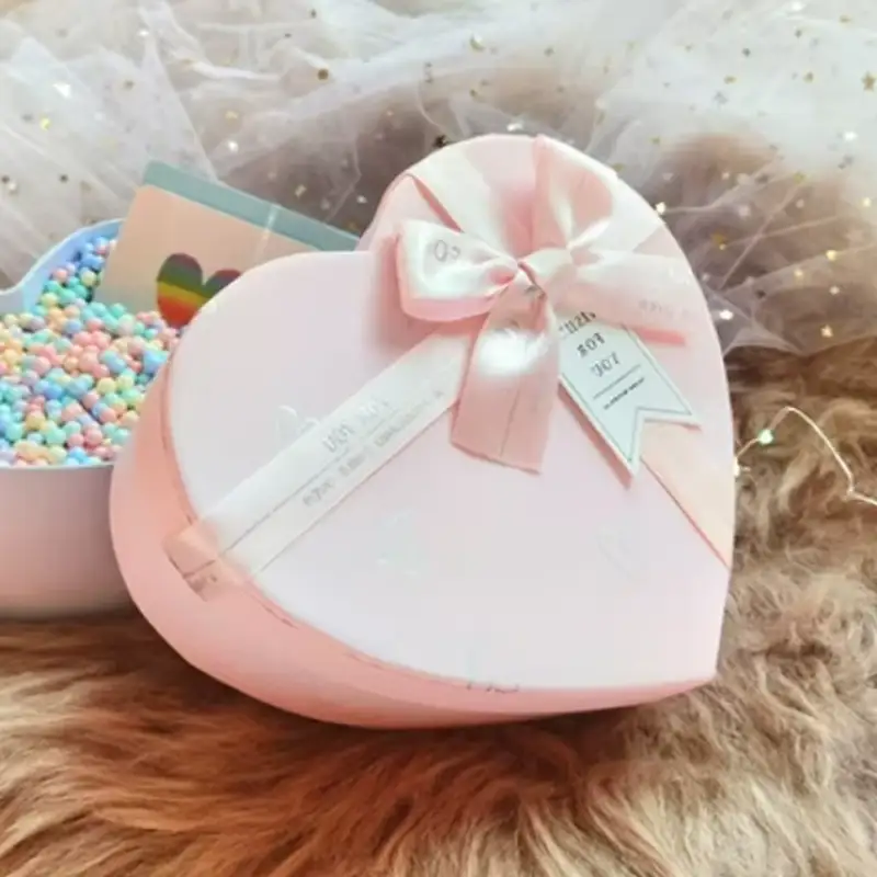 Custom Recyclable Art Paper Heart-shaped Gift Box Matt Lamination for Flowers Fruit Packaging Simple Valentine's Day Box 1