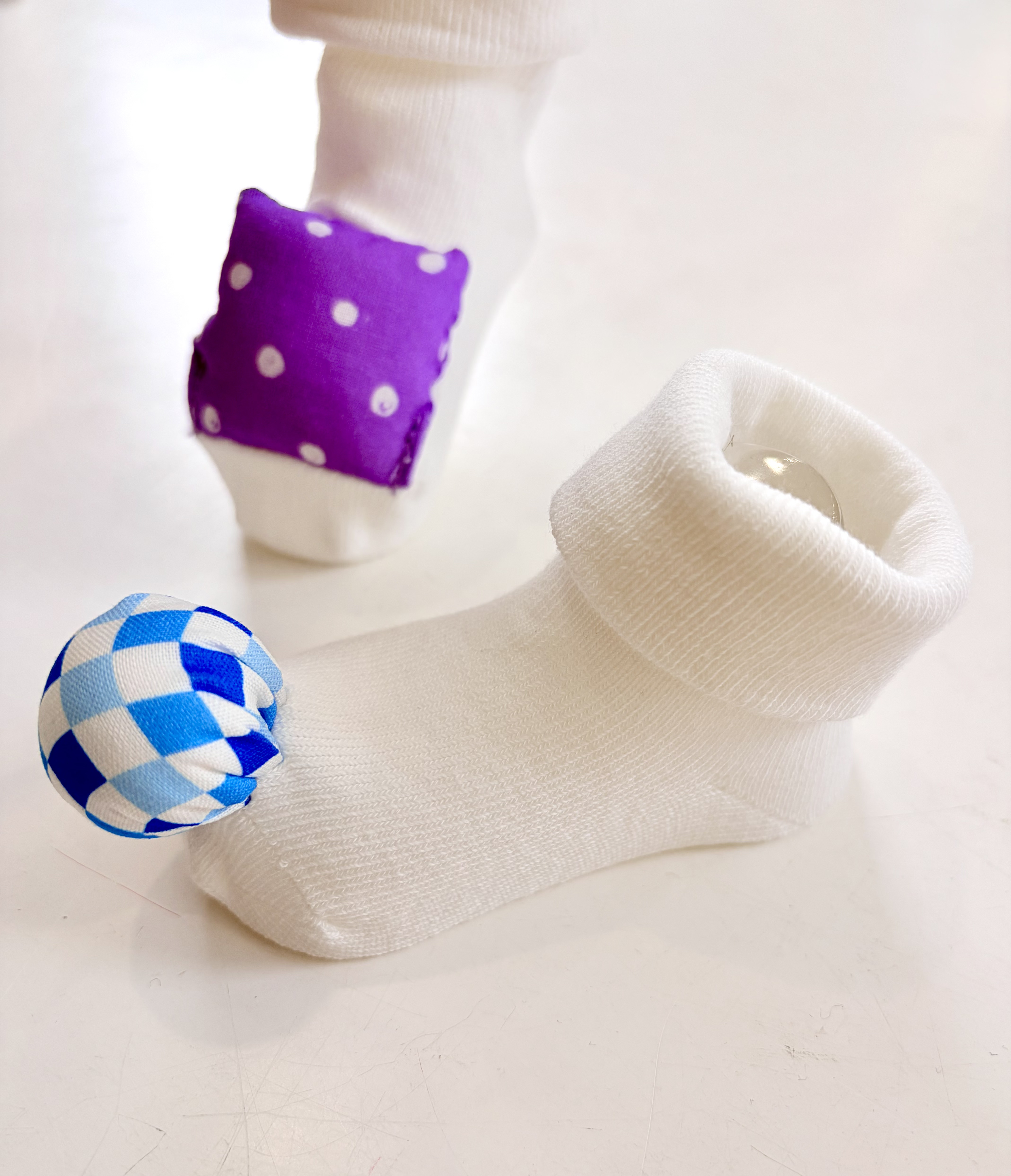 Vớ lục lạc Montessori cho bé, lục lạc đeo mắt cá chân kích thích giác quan cho bé từ 0-24 tháng, đồ chơi rèn luyện khả năng cầm nắm và thính giác sớm. 1