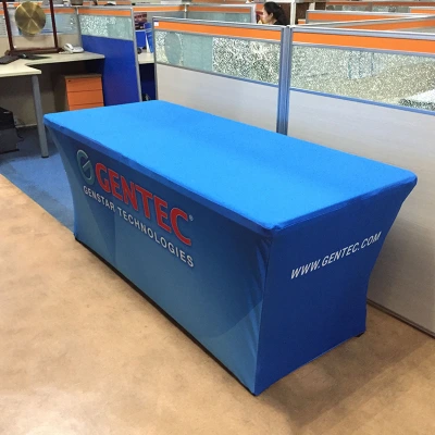 Tovaglie personalizzate stampate in tessuto premium di poliestere ed elastan con logo vivace per stand fieristici 1