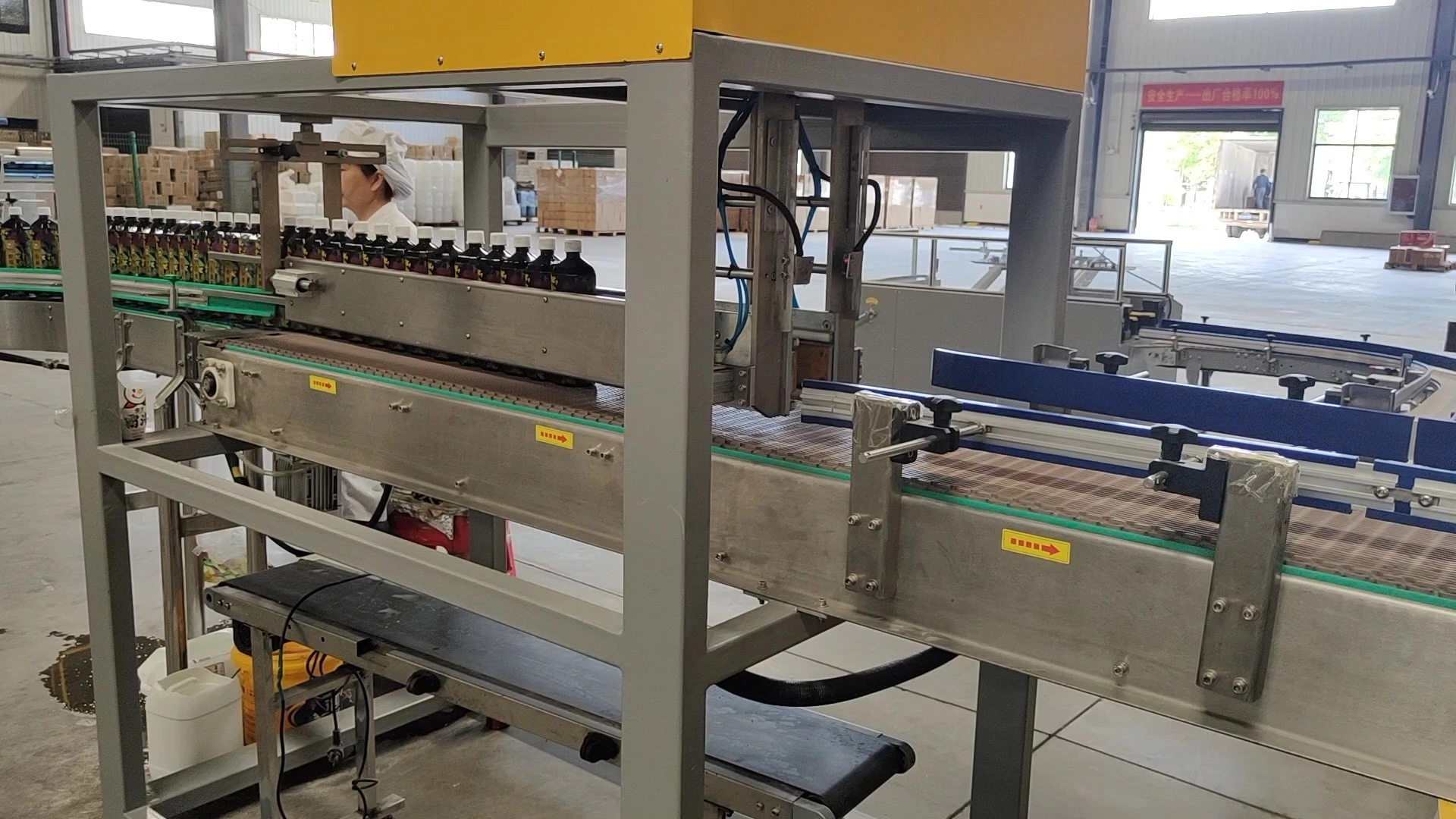 Confezionatrice automatica a caduta per bottiglie quadrate di bevande - WKD-LZX18F 1