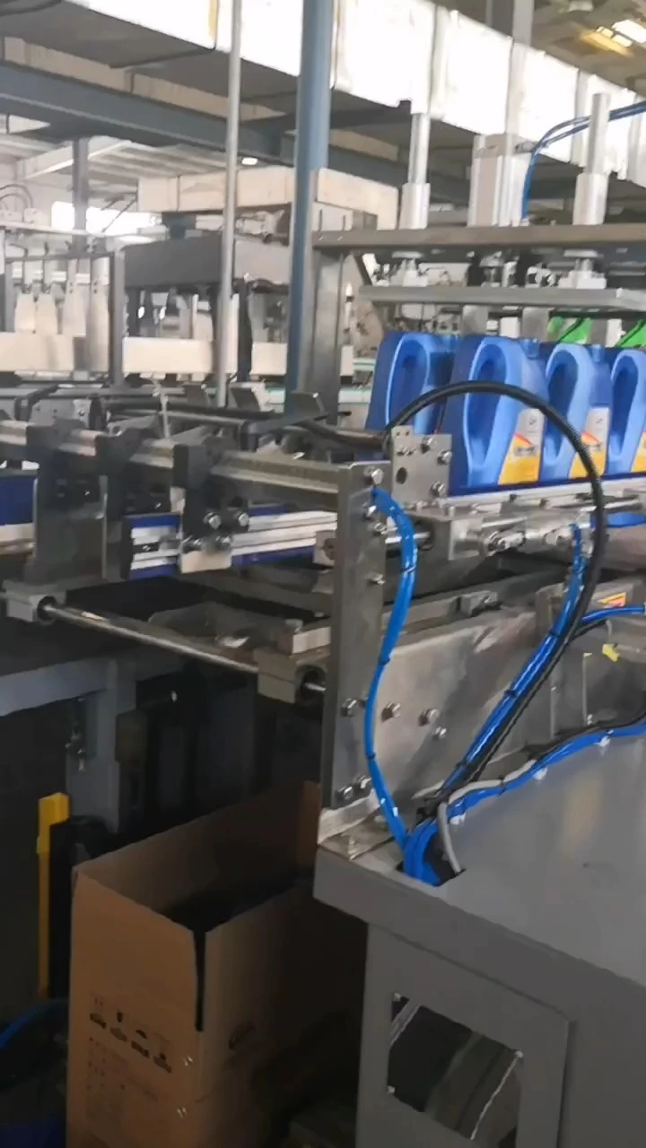 Confezionatrice automatica a caduta per flaconi quadrati di lubrificante - WKD-LZX18F 1
