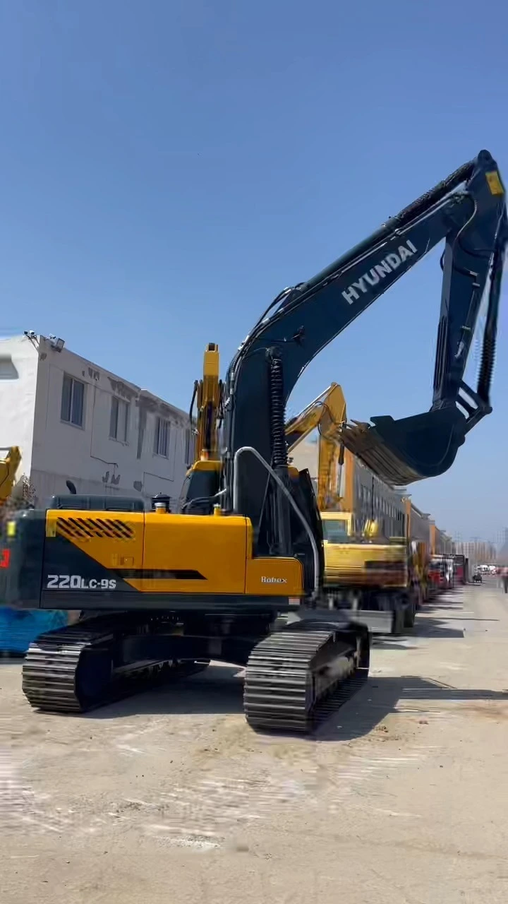 Hyundai 220LC-9S d'occasion, en excellent état et sans fuite. 1