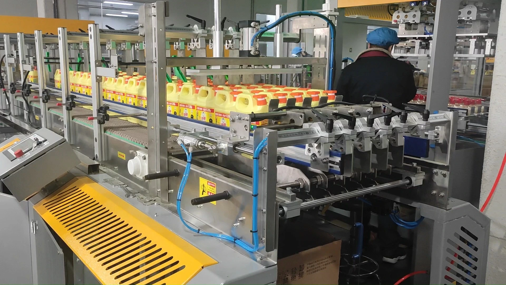 Confezionatrice automatica a caduta per flaconi quadrati di detersivo per piatti - WKD-LZX18F 1