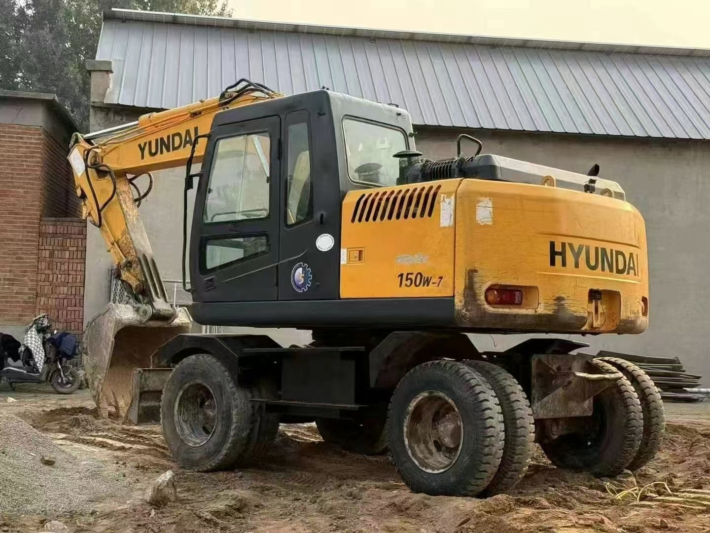 Máy xúc bánh lốp Doosan 150 hiệu suất cao dành cho xây dựng đô thị và vận chuyển vật liệu. 1