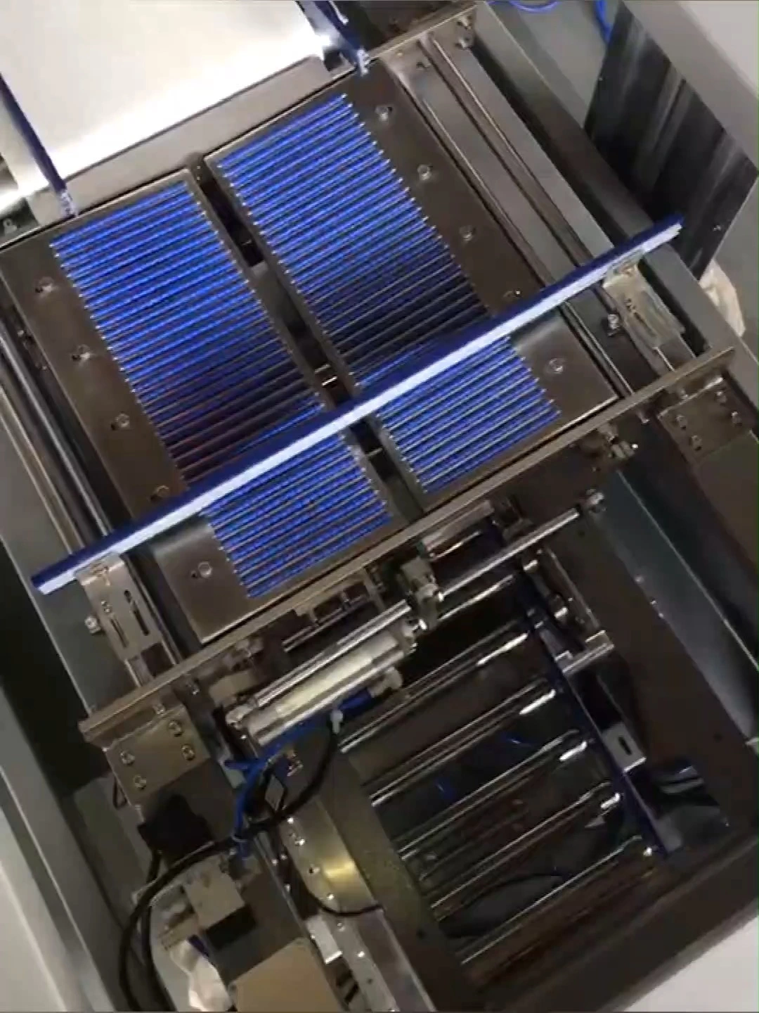 Máy đóng gói tự động tốc độ cao kiểu thả cho túi đựng nước sốt - WKD-DZX-60 1