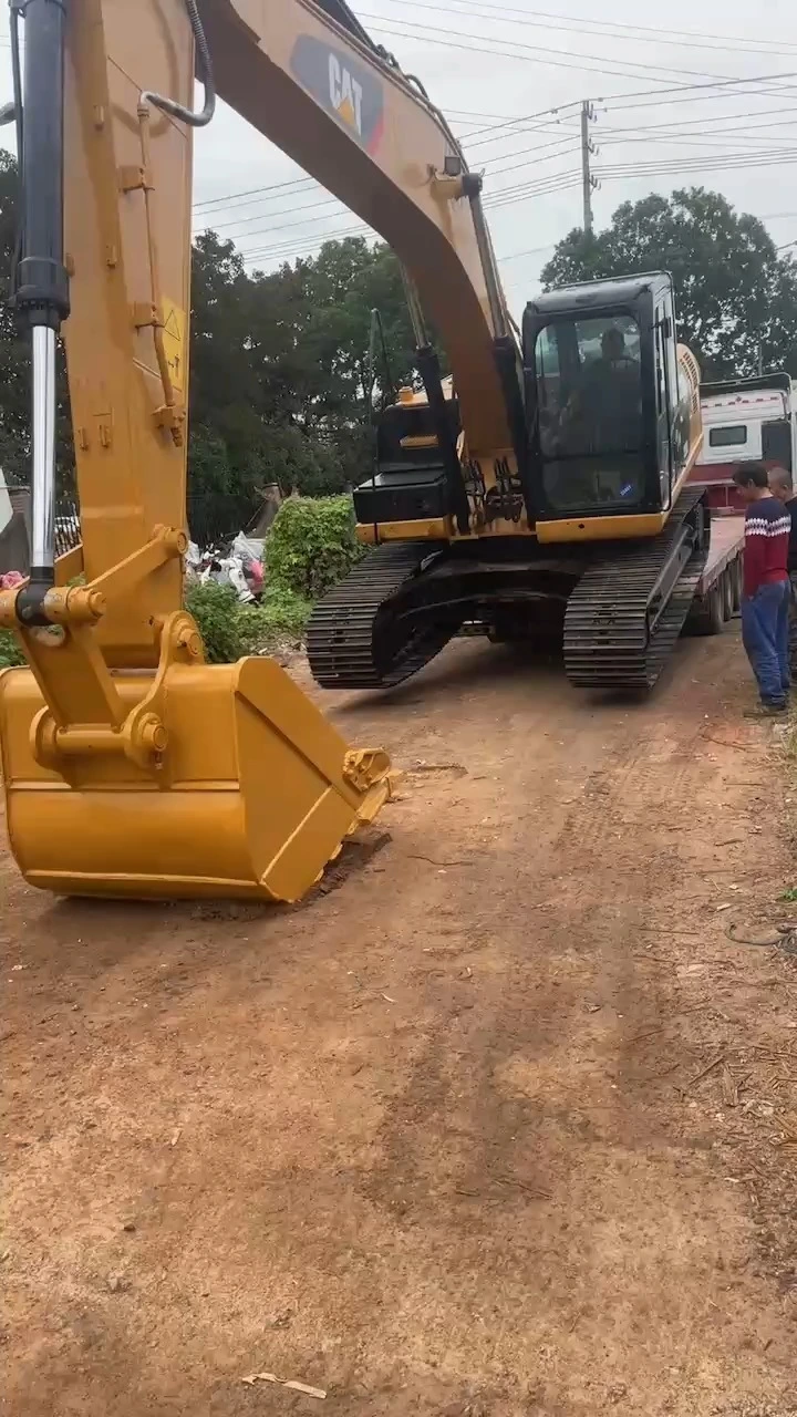 Excavadora de orugas CAT 320: Rendimiento y eficiencia de última generación 1