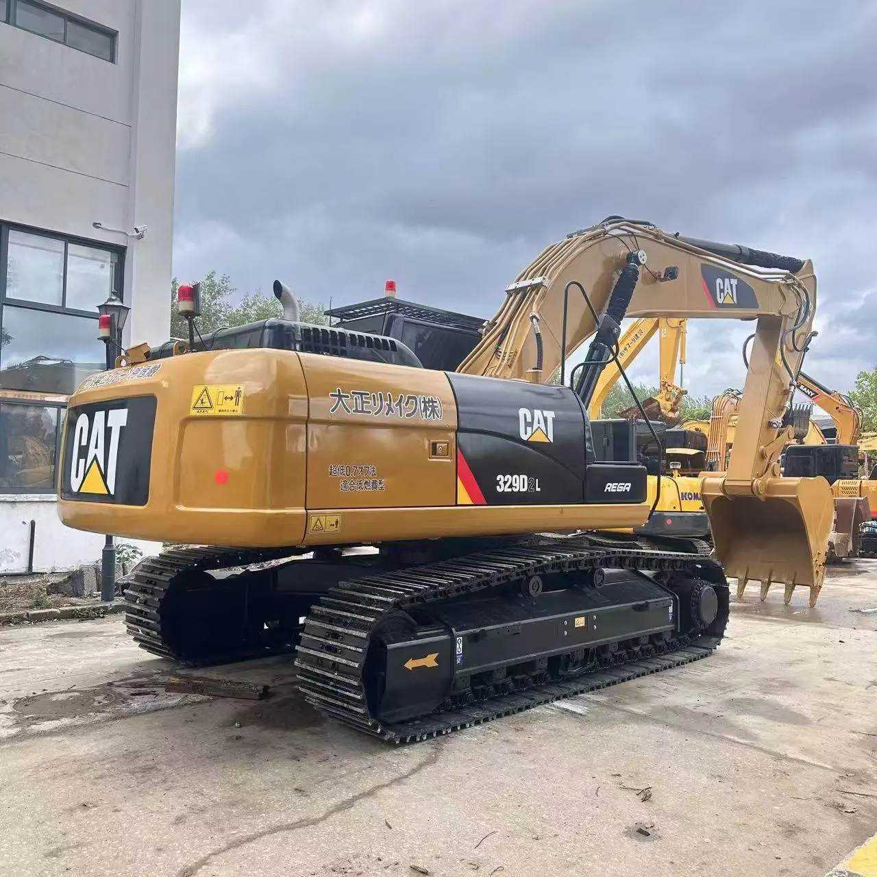 Cat 329DL: Gran fuerza de excavación y funcionamiento estable para trabajos exigentes. 1