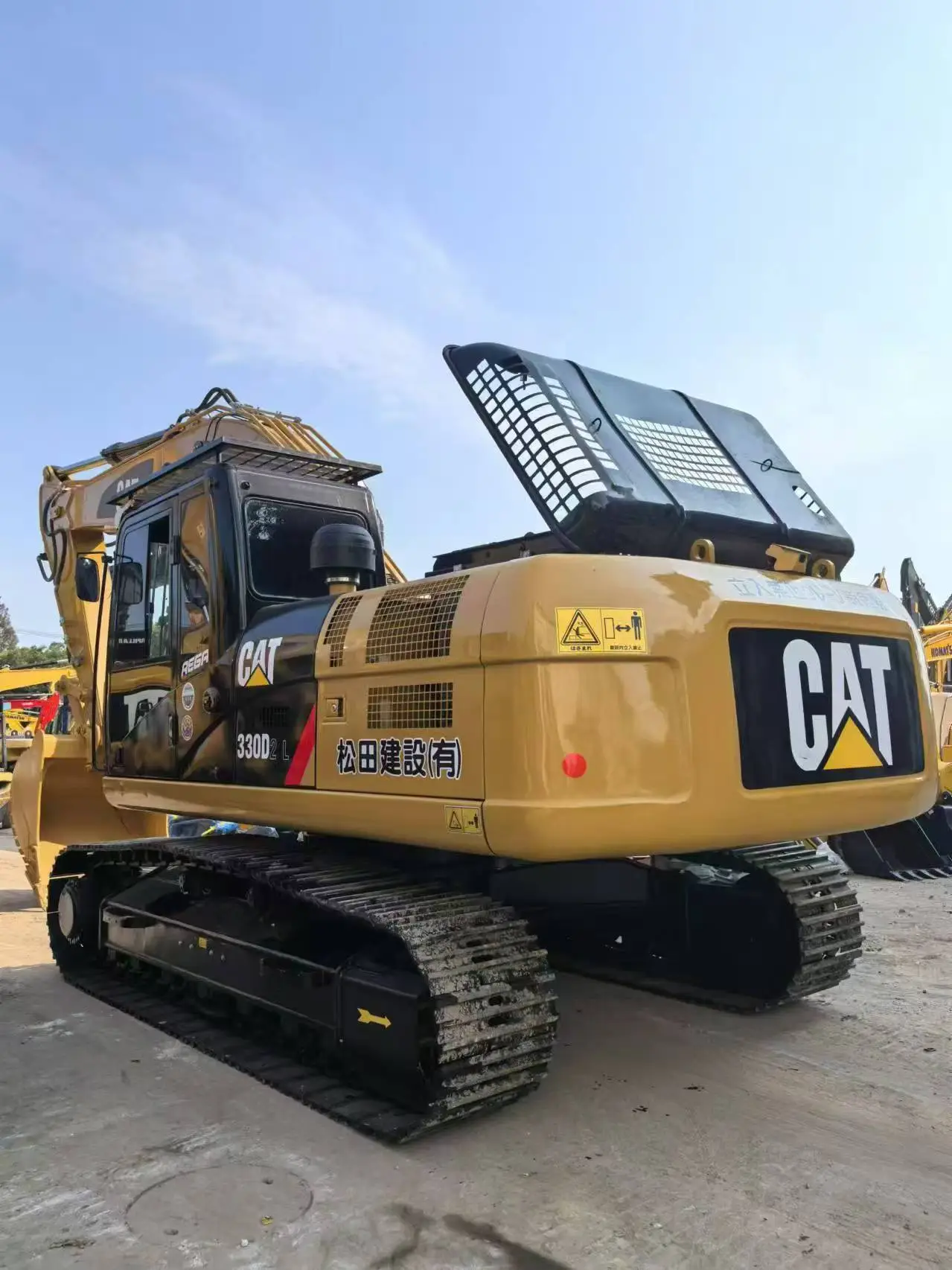 Excavadora Caterpillar 330DL: Bajo costo de mantenimiento y larga vida útil. 1