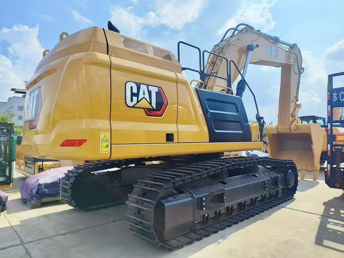 Excavadora de orugas Caterpillar 352DL: Fuerza de excavación superior y rendimiento estable para trabajos pesados. 1