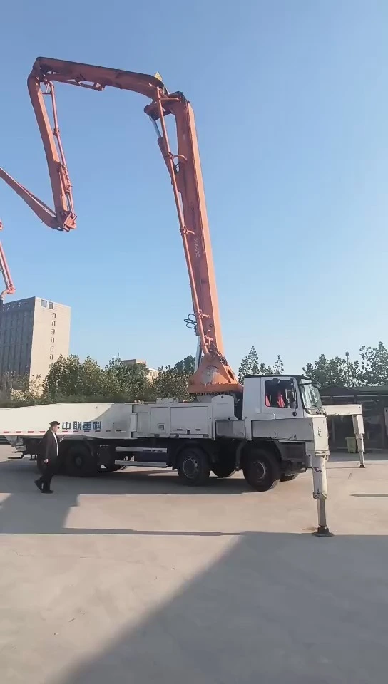 Used Zoomlion 52m Concrete Pump Truck 2013 High Output Concrete Pumping Machine 1