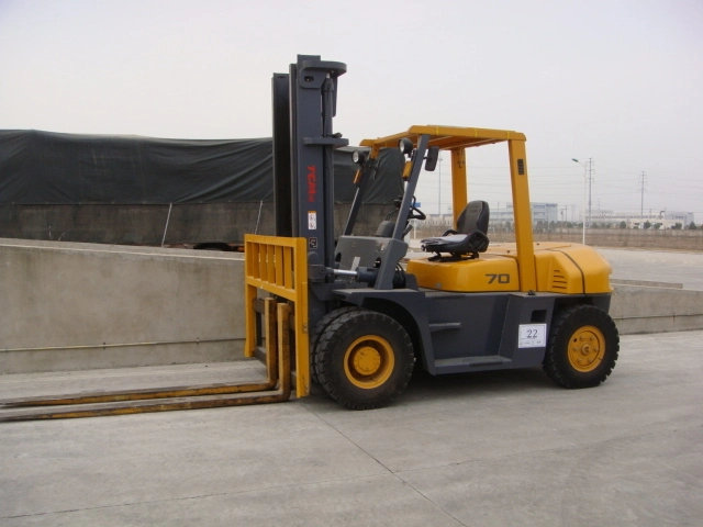 لیفتراک دیزلی TCM 7 تن FD70 موقعیت یاب جانبی و چنگال موجود است 1