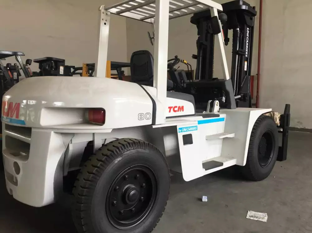 لیفتراک دیزلی TCM 8 تن FD80 موقعیت یاب جانبی و چنگال موجود است 1