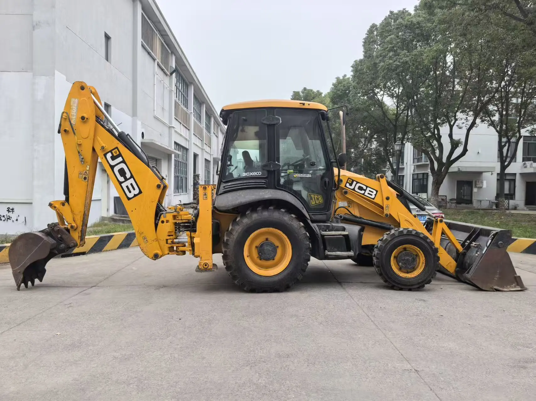 Retroescavadeira JCB 3CX Original 4x4 - Máquina de Construção Multifuncional 1