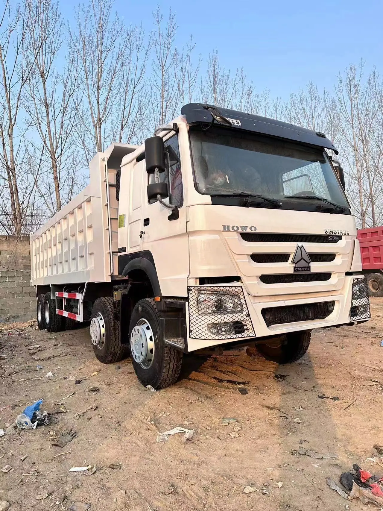 Truk Dump Sinotruk Howo 336HP 6×4 Bekas Dijual 1