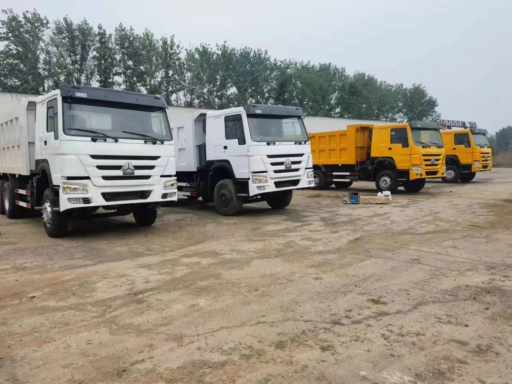 Truk Dump Diesel Howo 336 dengan Mesin Euro II untuk Pengangkutan Pasir &amp; Batu 1