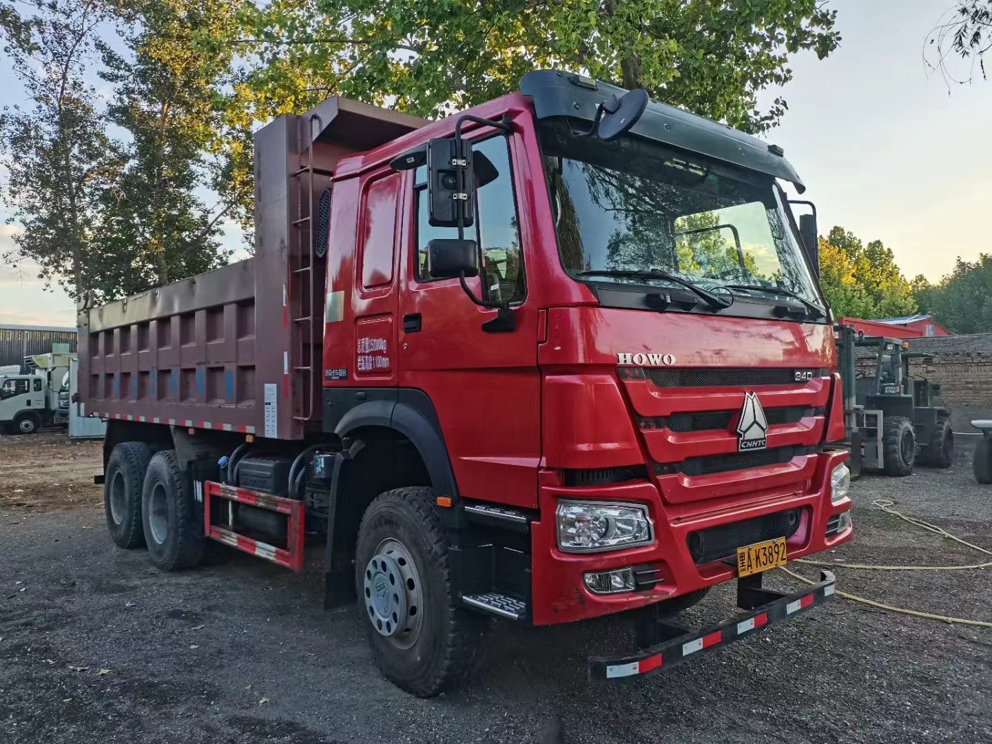 High Quality Howo 940 4×2 Dump Truck Low Price for Africa Market 1