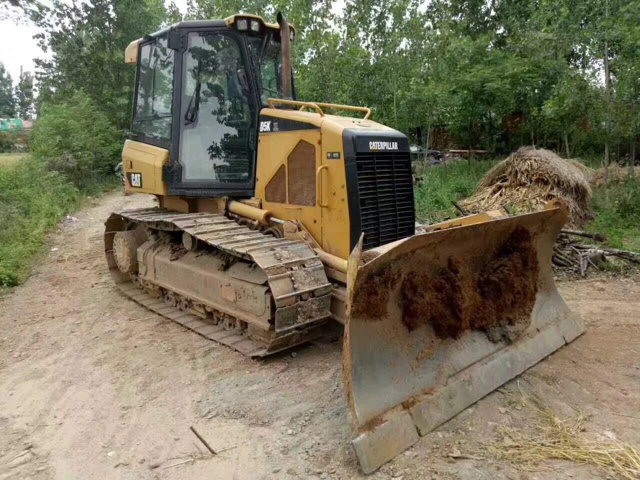 Bulldozer CAT D5K usado de alto desempenho, máquina de movimentação de terra confiável e de qualidade. 1