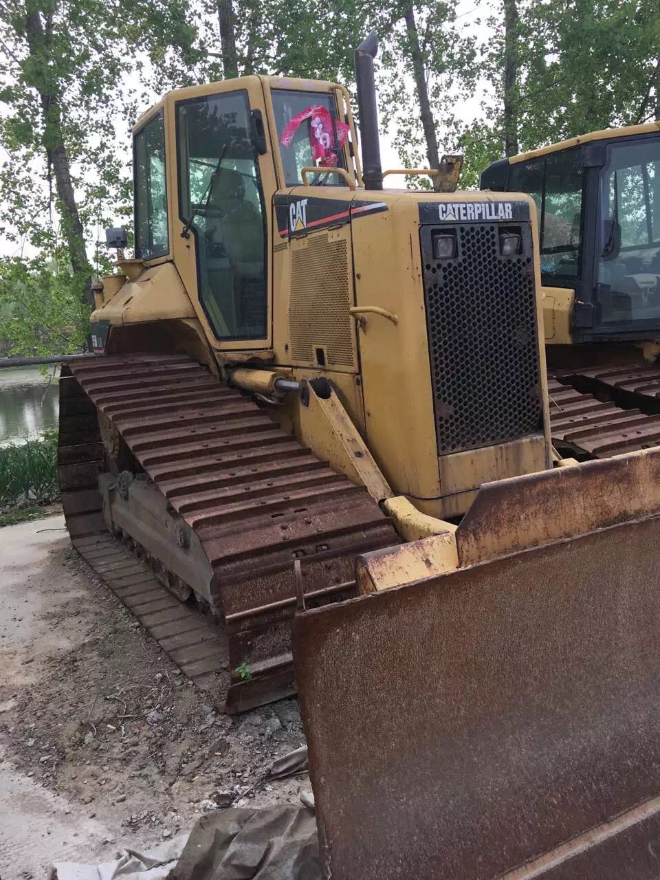Bulldozer CAT D5N Bekas Merek Ternama, Traktor Crawler Bekas dengan Performa Stabil 2