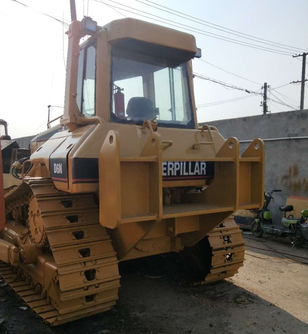 جرافة مجنزرة مستعملة من طراز CAT D6 ذات سعر مناسب لمشاريع أعمال الحفر 3