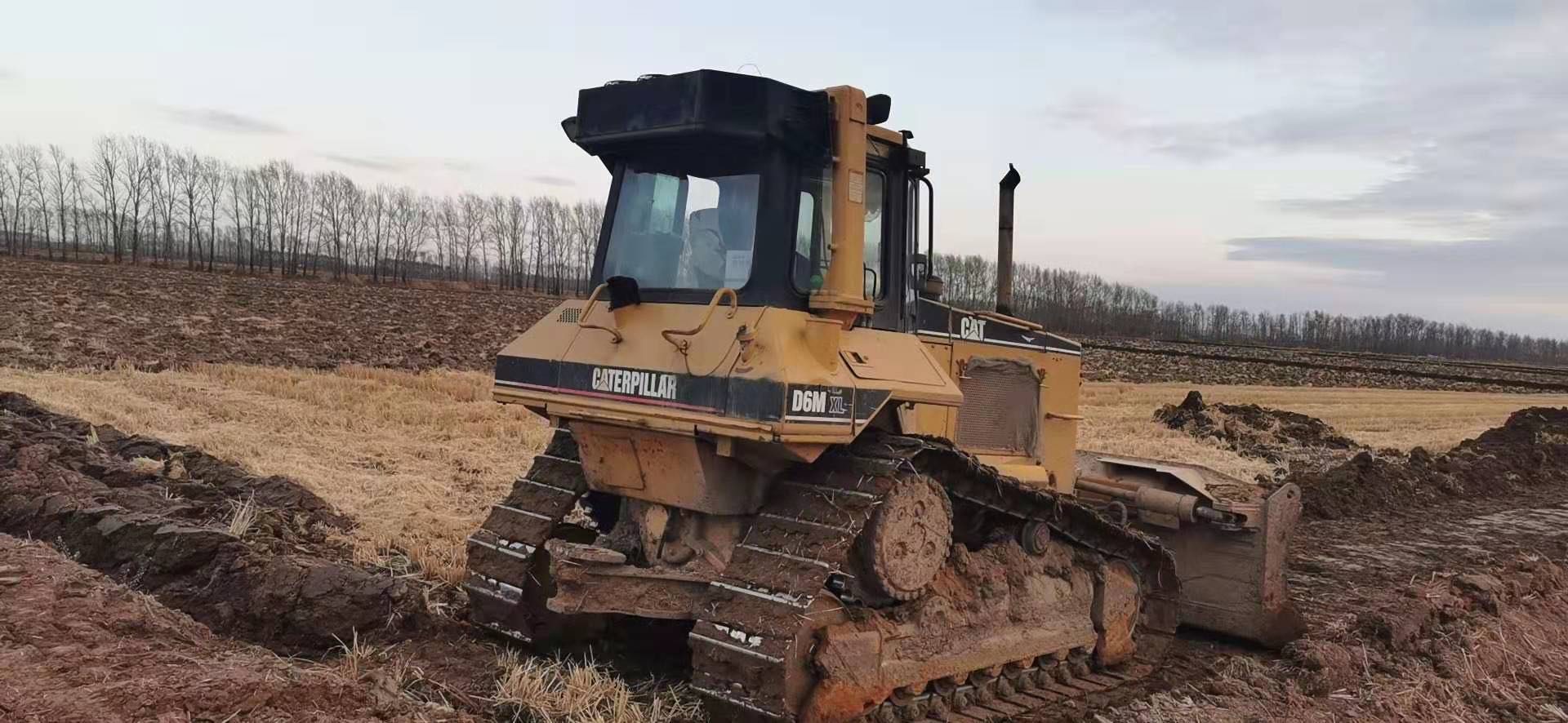 Bulldozer CAT D6 Merek Ternama, Bulldozer Bekas Tahan Lama untuk Pertambangan &amp; Pembersihan Lahan 2