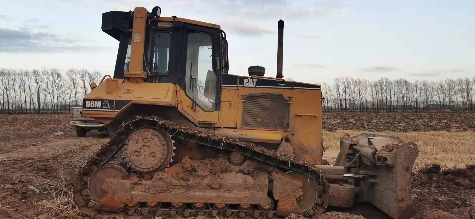 Bulldozer CAT D6 Merek Ternama, Bulldozer Bekas Tahan Lama untuk Pertambangan &amp; Pembersihan Lahan 1