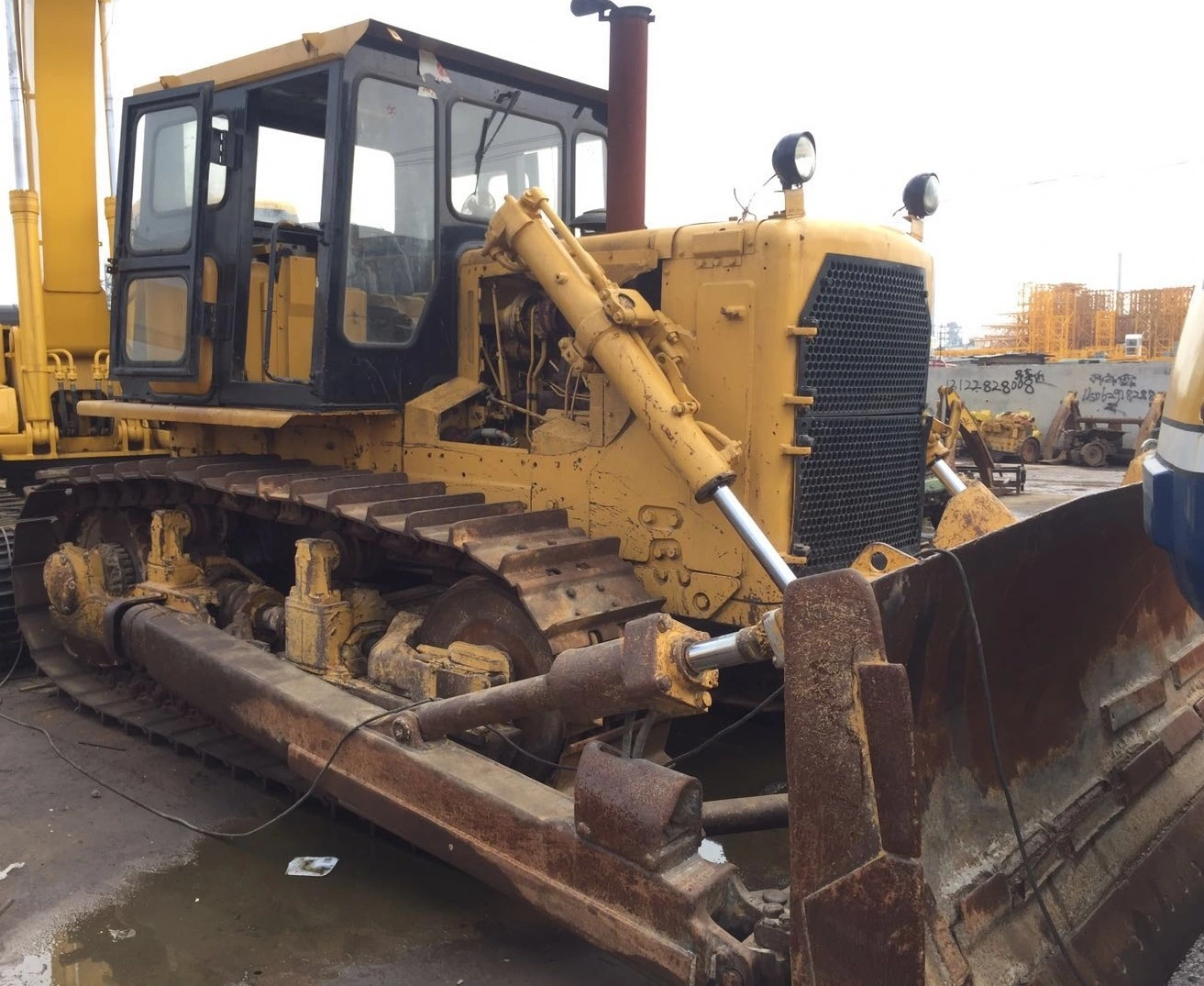 جرافة كاتربيلر D6 مستعملة عالية الجودة، بقوة 215 حصان، آلة حفر قوية 1
