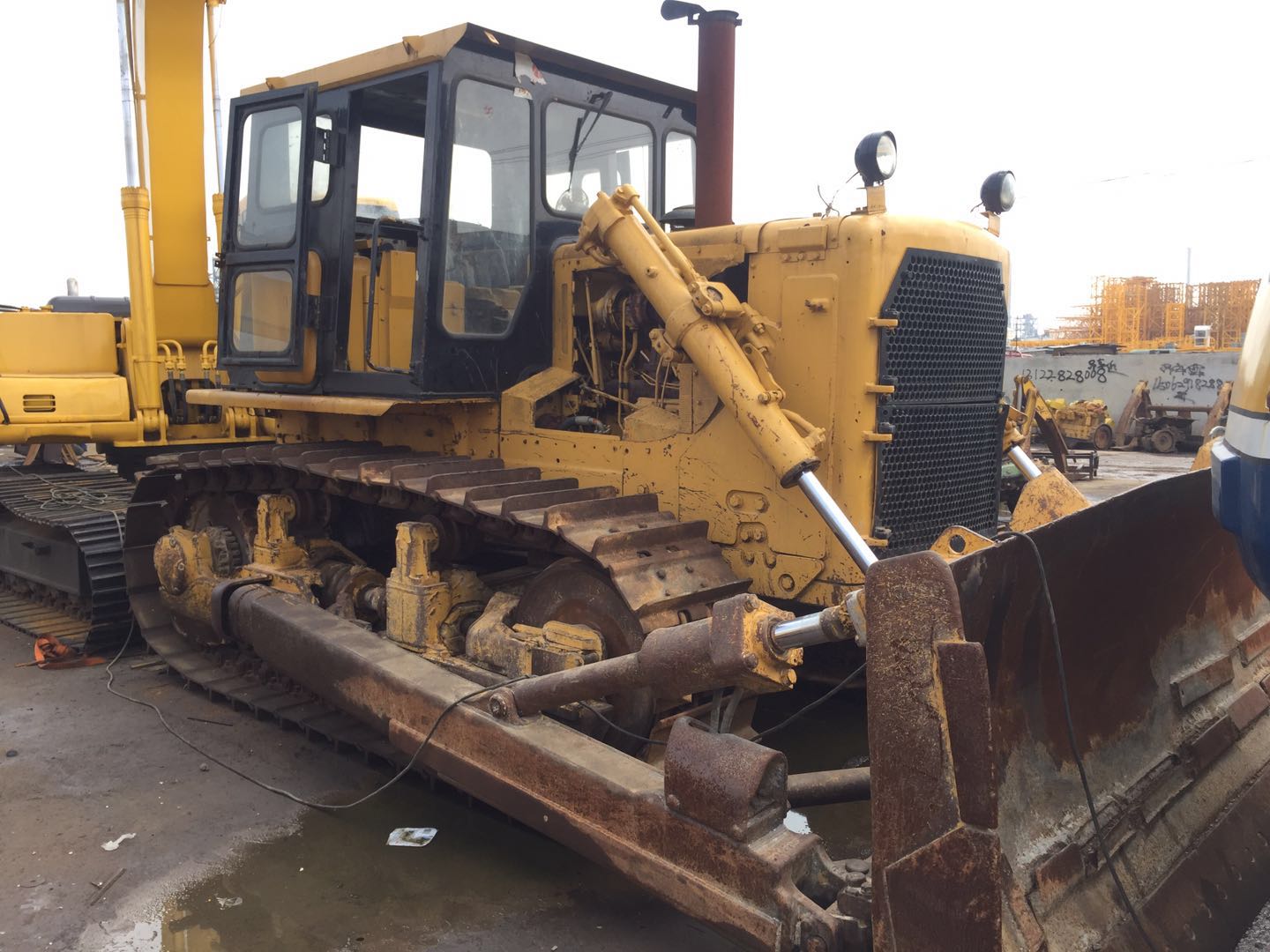 Bulldozer CAT D6 Bekas Berkualitas Tinggi, Mesin Penggerak Tanah Bertenaga 215HP 3