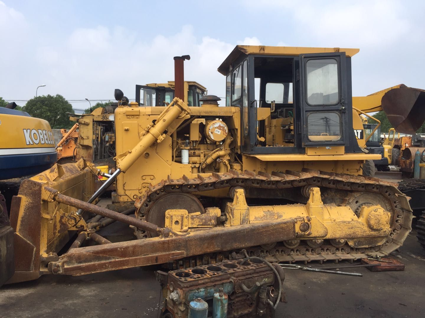 Bulldozer CAT D6 Bekas Berkualitas Tinggi, Mesin Penggerak Tanah Bertenaga 215HP 4