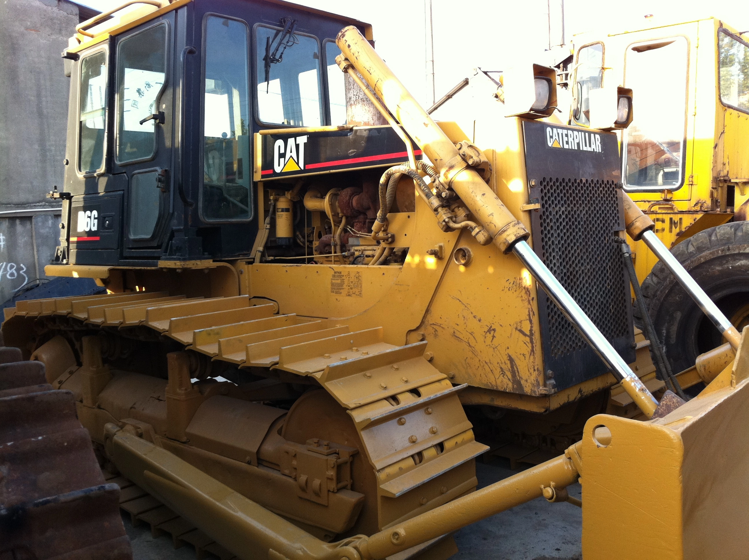 جرافة كاتربيلر D6 مستعملة بسعر المصنع، توصيل عالمي، سعر مميز للبيع 1