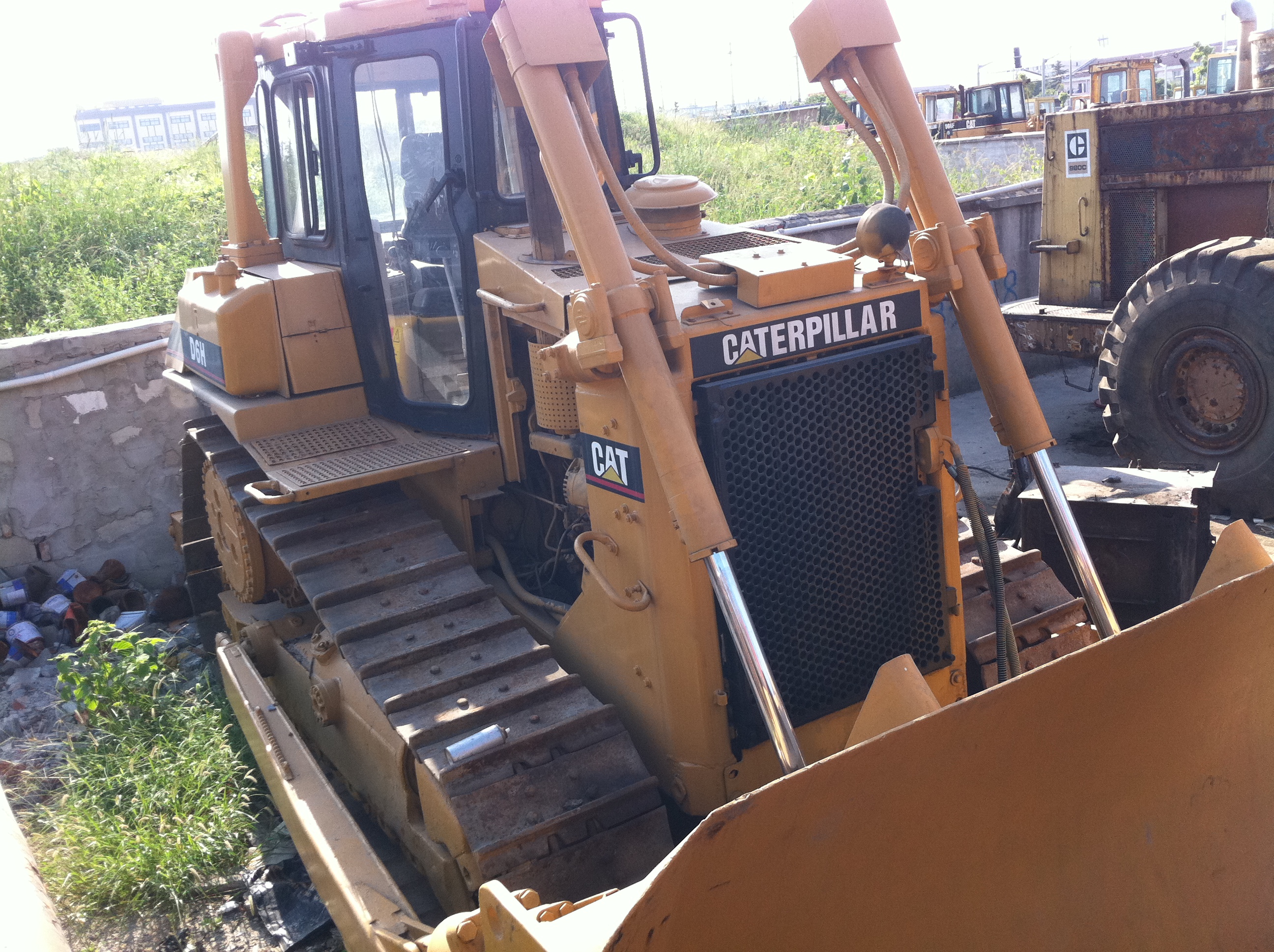 Dijual Bulldozer CAT D6 Bekas Berkualitas Tinggi 215HP Mesin Penggerak Tanah yang Kuat 3