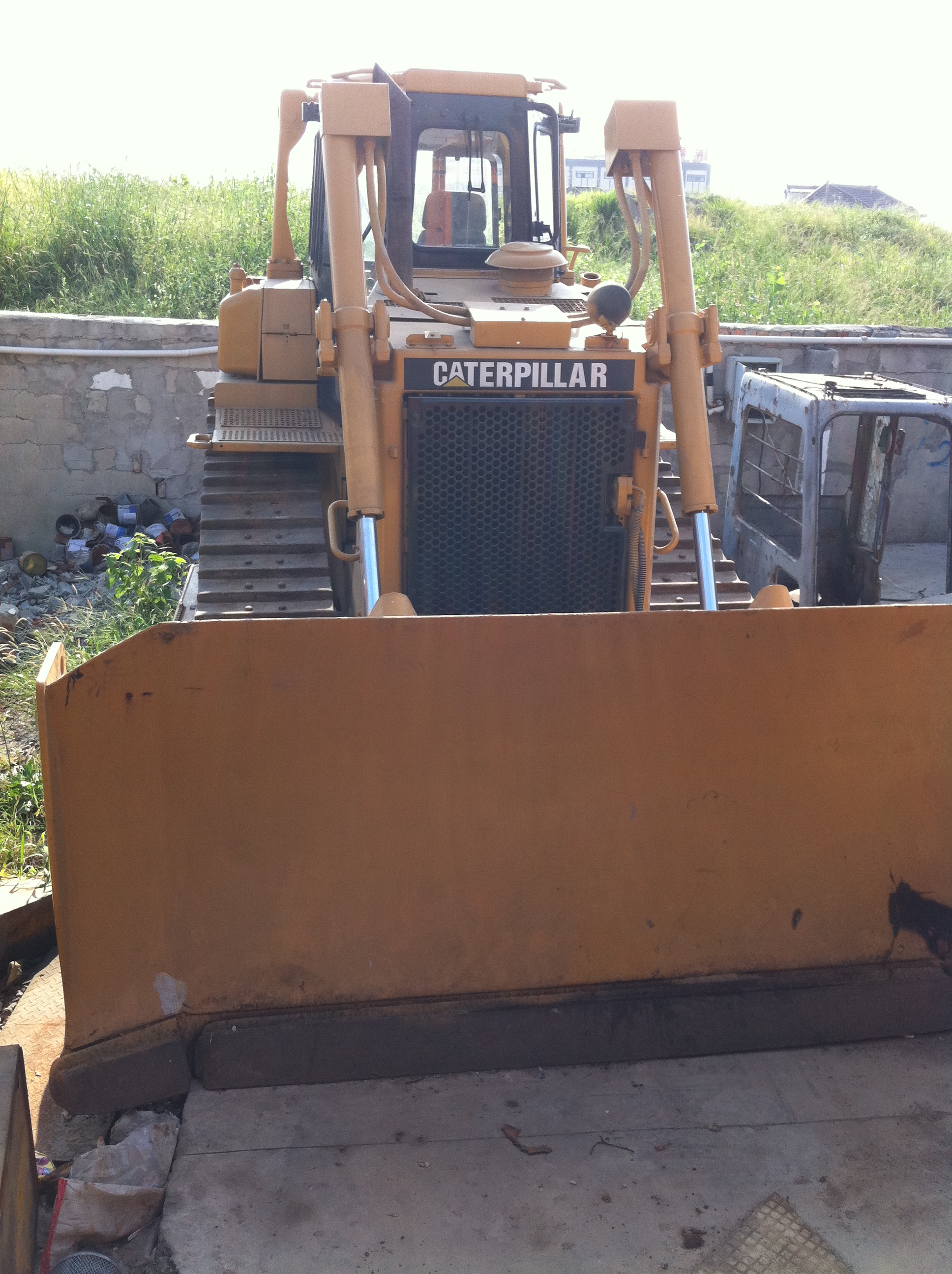 Dijual Bulldozer CAT D6 Bekas Berkualitas Tinggi 215HP Mesin Penggerak Tanah yang Kuat 4