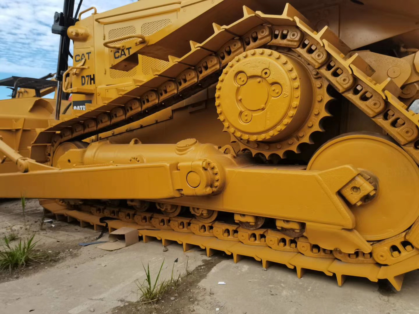 Bulldozer Caterpillar D7 Bekas yang Andal, Sangat Baik untuk Perataan dan Pendorongan Tanah 5