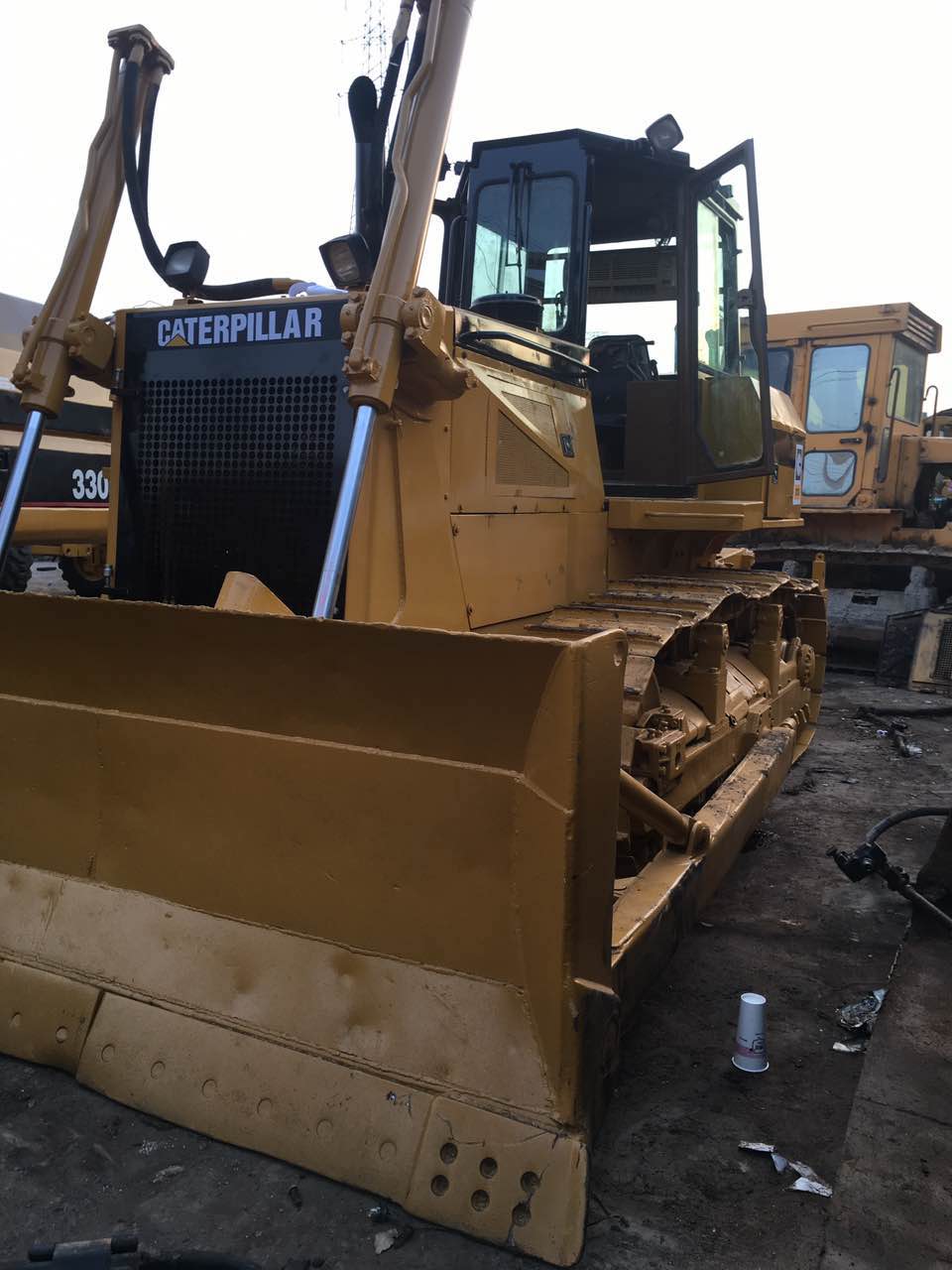Bulldozer Caterpillar D7 Bekas Berkinerja Tinggi untuk Konstruksi Skala Besar 1