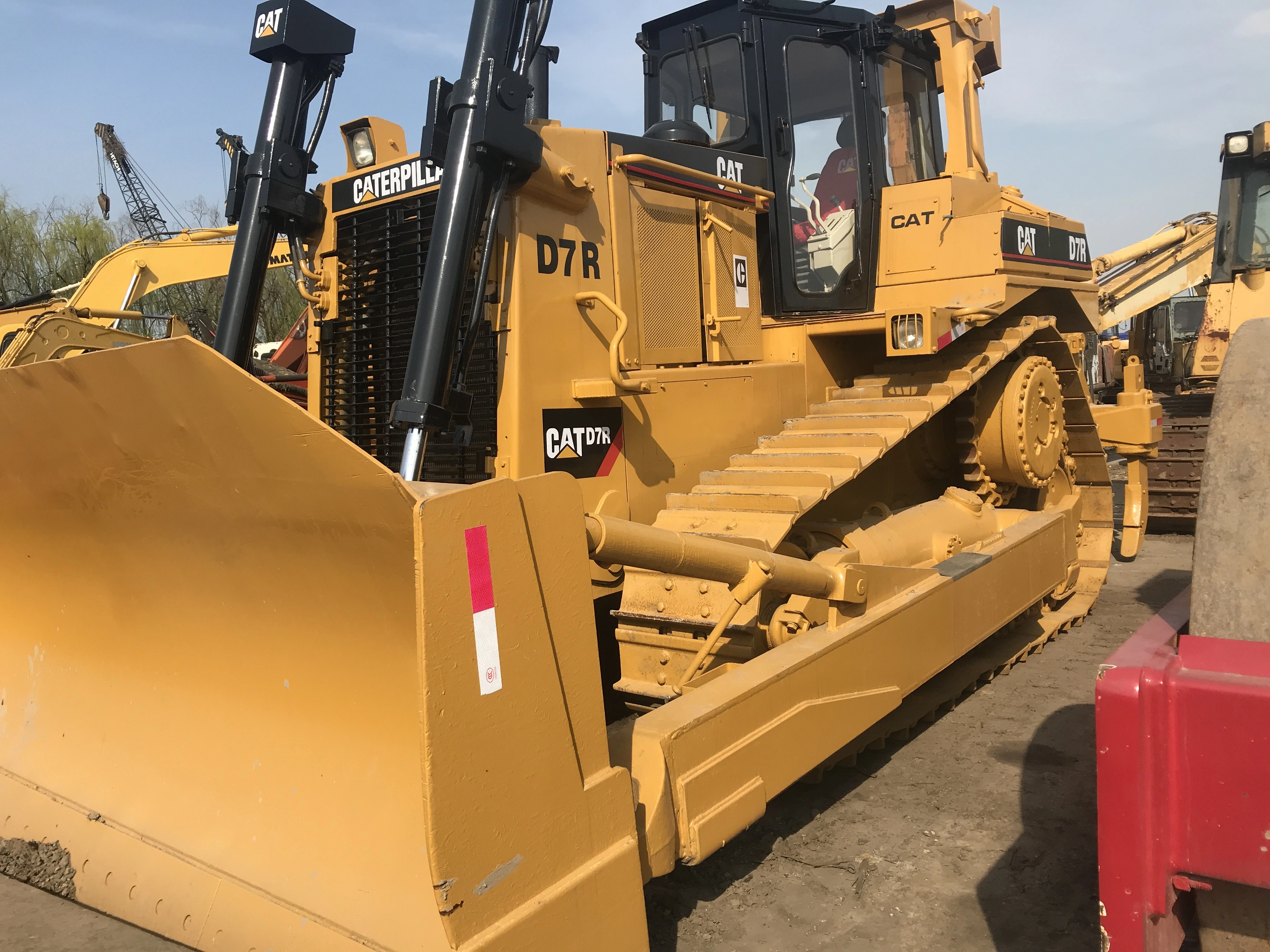 Trator de esteiras Caterpillar D7 usado de alta eficiência para canteiro de obras 1