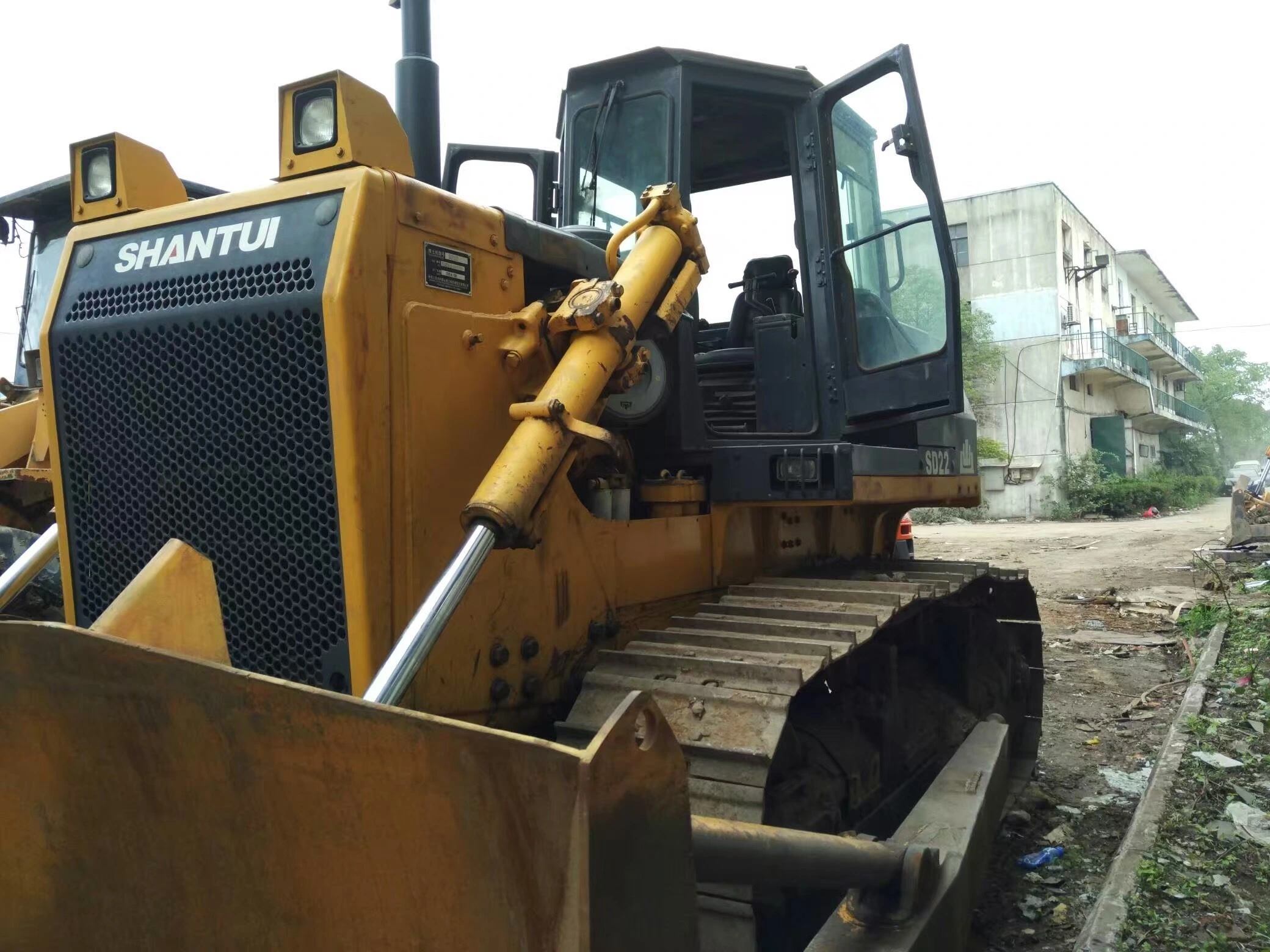 جرافة مجنزرة شانتوي SD22 ذات التكلفة المعقولة لمشاريع أعمال الحفر 1