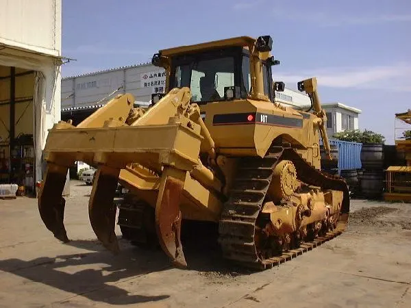 جرار CAT D8 مجنزر مستعمل ذو تكلفة مناسبة لمشاريع أعمال الحفر 1