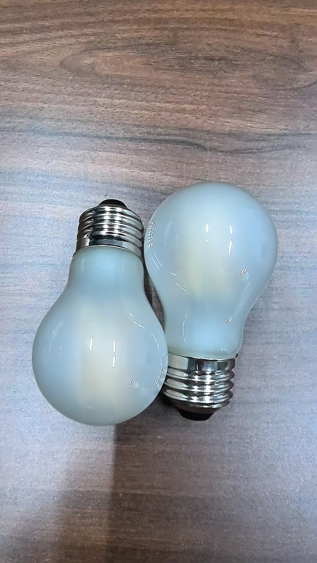 E26 6W Dimmable AC110-130V 3000K LED Filament Bulb with Frost Glass Finishing 1