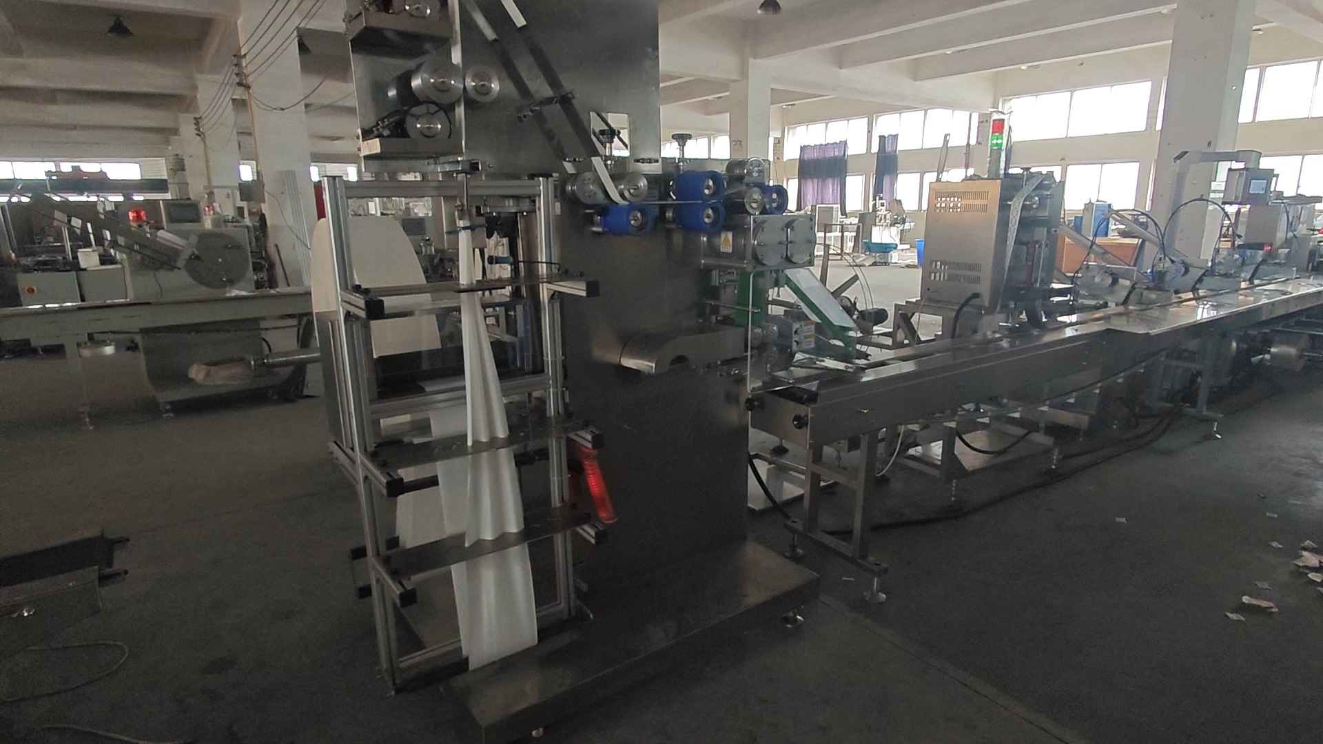 Disposable tableware /cutlery kit wrapping machine 1
