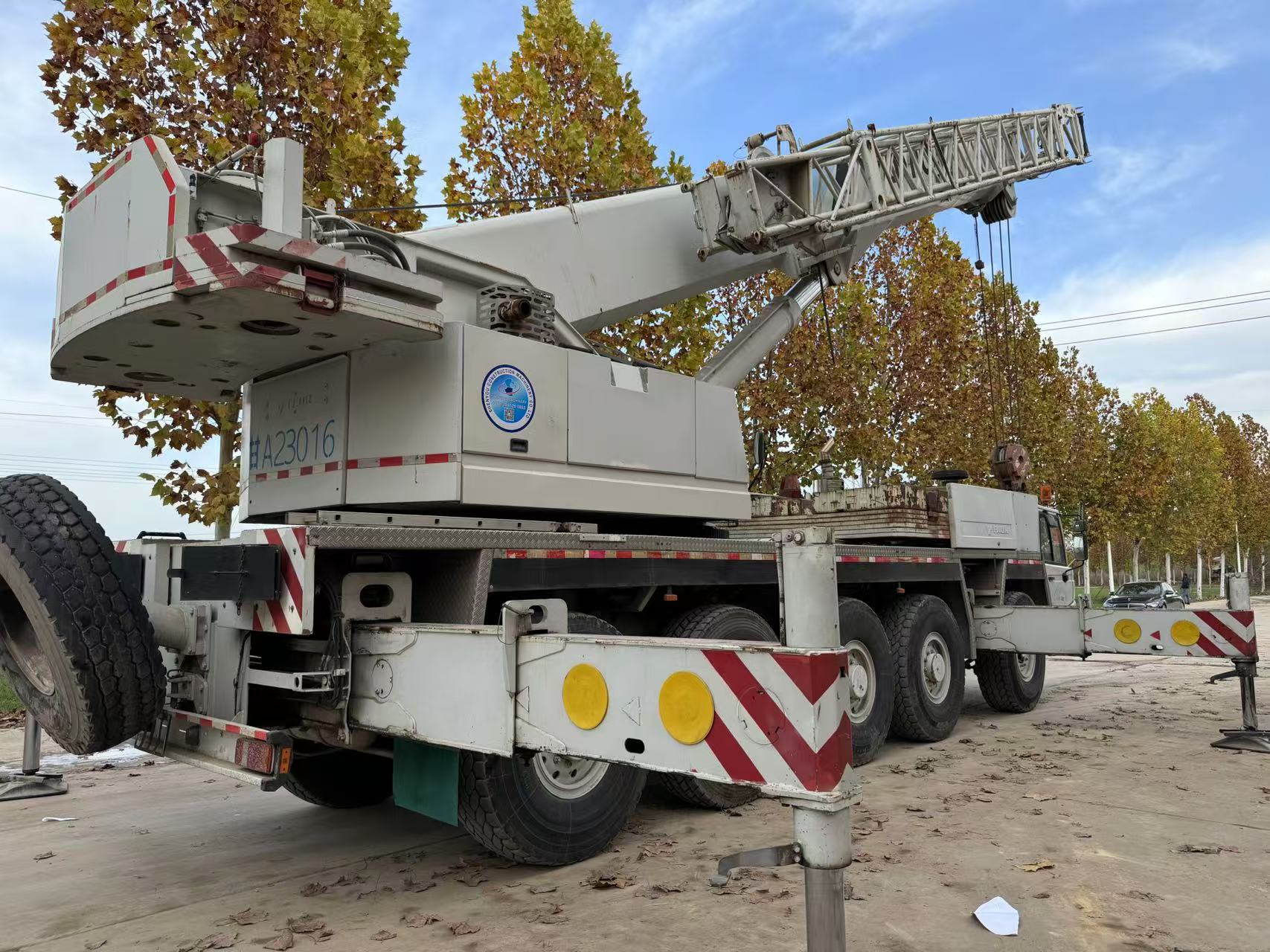 Grue mobile TADANO TG1000E de marque japonaise, 100 tonnes, en bon état de fonctionnement. 3