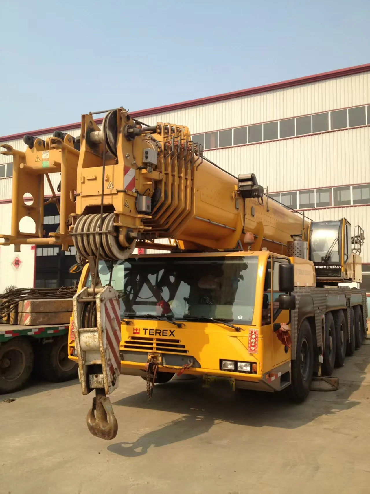 Grúa todoterreno Grove de segunda mano de 220 toneladas con bajos costos de mantenimiento. 1