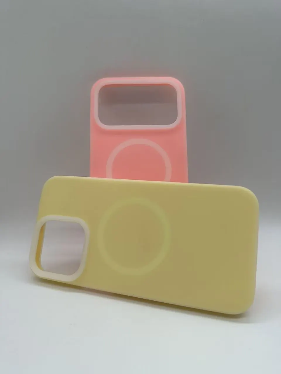 Elegant magnetic silicone protective case - supports wireless charging function 1