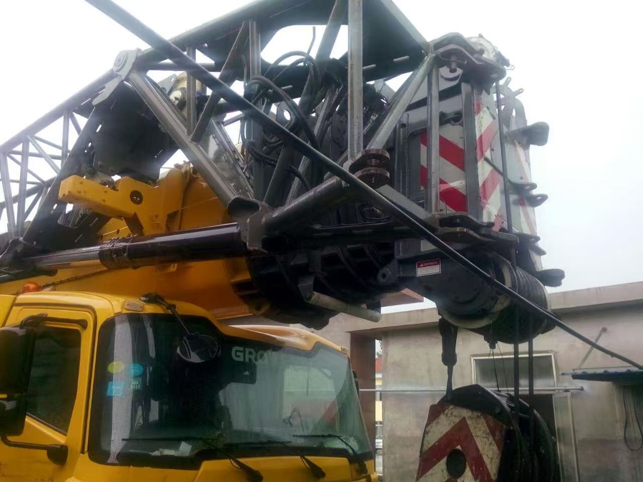 رافعة Grove GMK6300L-1 300T لجميع التضاريس، رافعة هيدروليكية تلسكوبية ذات ذراع تلسكوبي 6