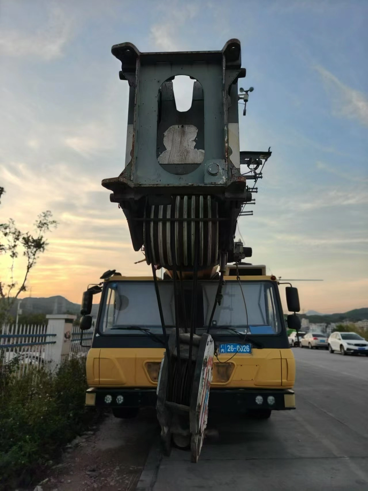 Grúa montada sobre camión Grove 300T usada, equipo de elevación todoterreno de alta resistencia para la construcción. 1