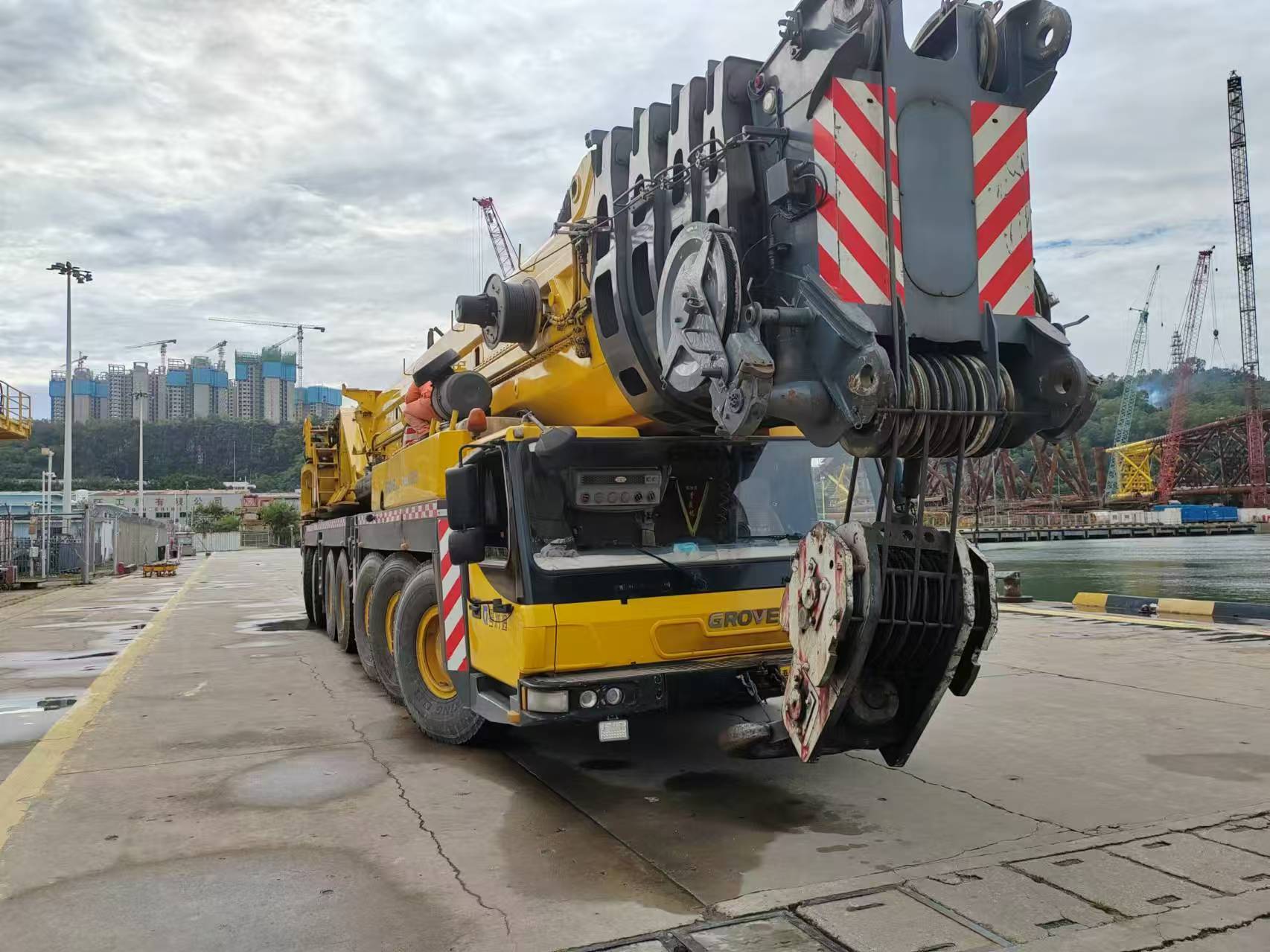 Grue mobile Grove 450T d'occasion, machine de levage tout-terrain fiable 2