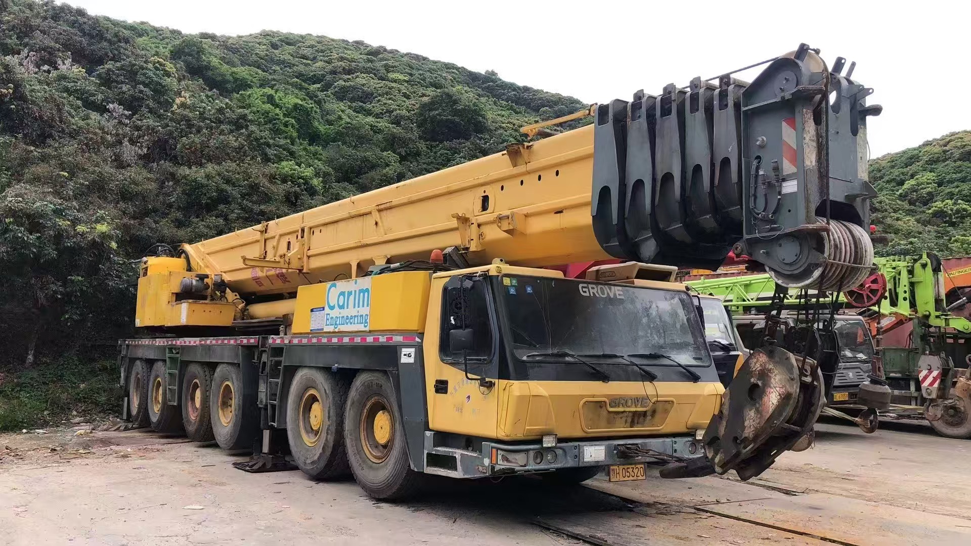 Grue mobile Grove haute performance de 200 tonnes avec une hauteur de levage maximale de 120 m 2