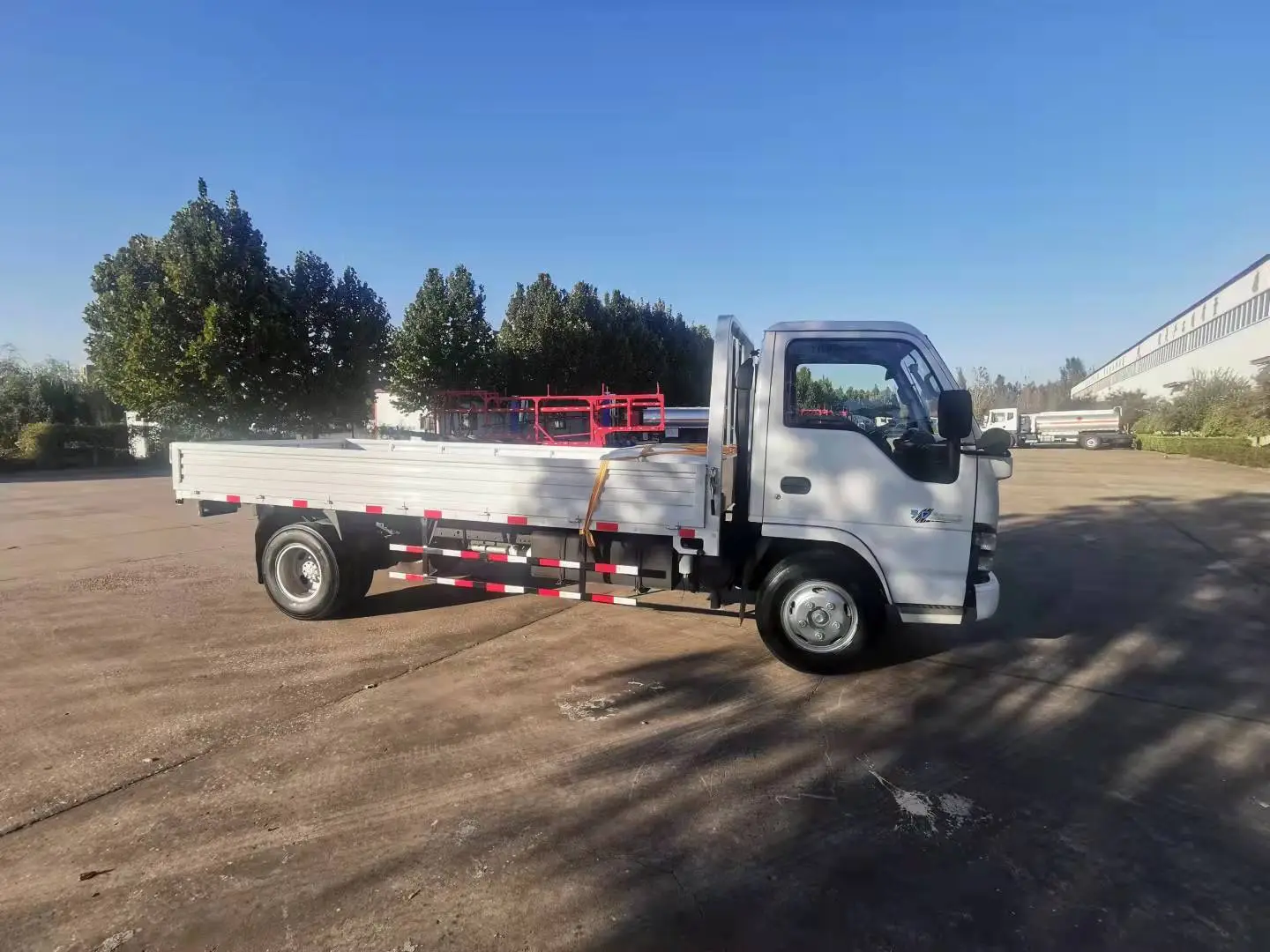 Camión de carga Isuzu de 5/10/15/20 toneladas para reparto logístico 1