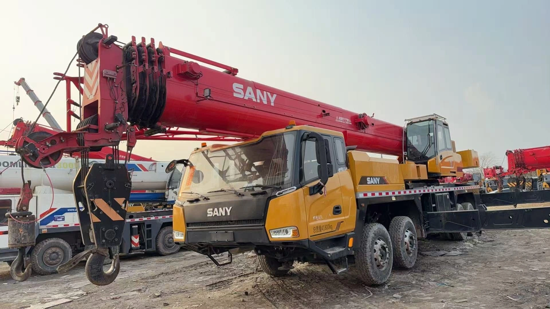 Cần cẩu gắn trên xe tải SANY STC500C5-8 50 tấn năm 2024 với hệ thống an toàn tiên tiến. 1