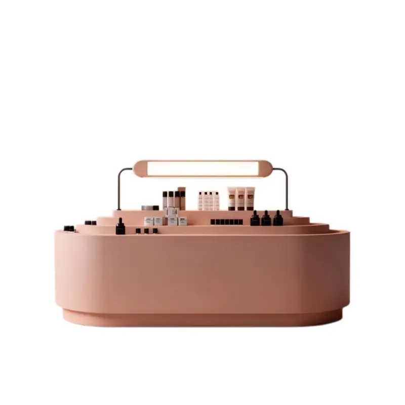 Tour d'exposition de montres de luxe en béton brut et maille industrielle 1